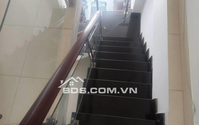 Nhà phố 3 tầng hẻm 6m sát chợ Hiệp Bình Thủ Đức sẵn nguồn thu lớn, 67m2, ngang 6m, dài 11m, 8.5 tỷ